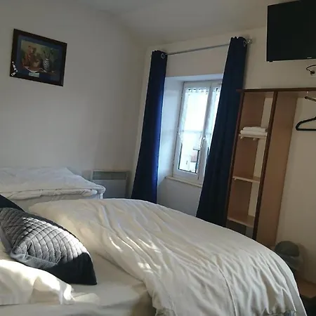 Des Deux Porches 2* Verrieres (Charente)