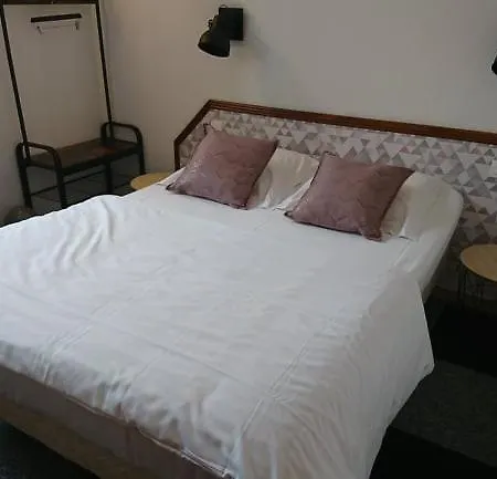 Les Deux Porches 2* Verrieres (Charente)