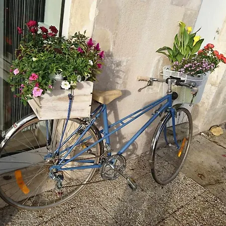 Les Deux Porches 2*