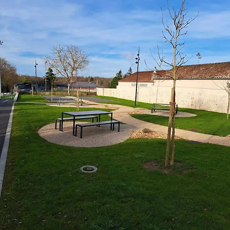 Les Deux Porches 2* Verrieres (Charente)
