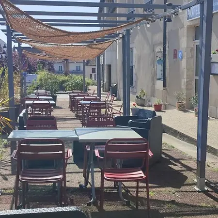 Les Deux Porches 2*
