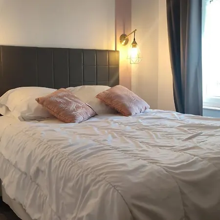 Les Deux Porches Verrieres (Charente)