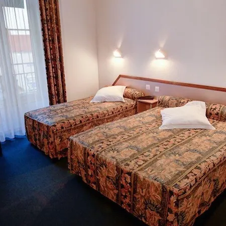 Les Deux Porches 2* Verrieres (Charente)