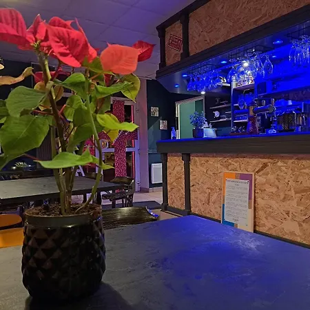 Hotel Les Deux Porches Verrieres (Charente)