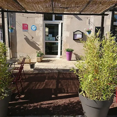 Les Deux Porches 2* Verrieres (Charente)