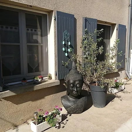 Les Deux Porches 2*