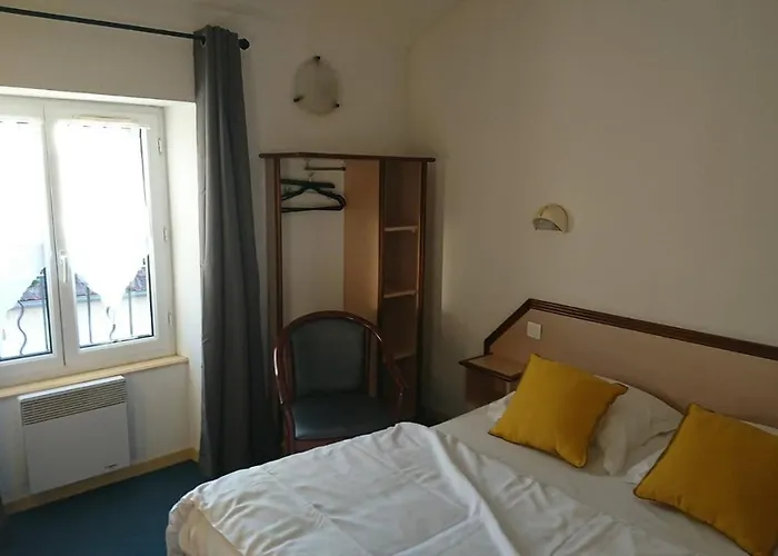 Otel Les Deux Porches Verrieres (Charente)