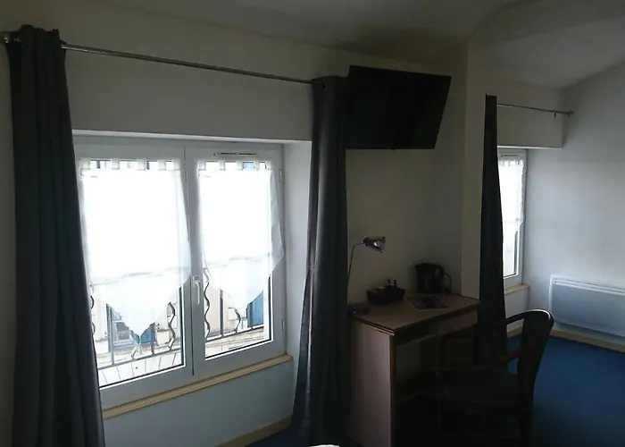 Otel Les Deux Porches Verrieres (Charente)