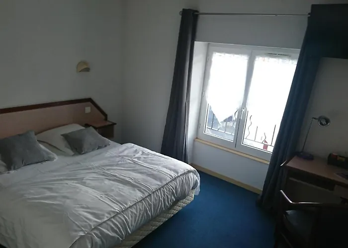 Otel Les Deux Porches Verrieres (Charente)