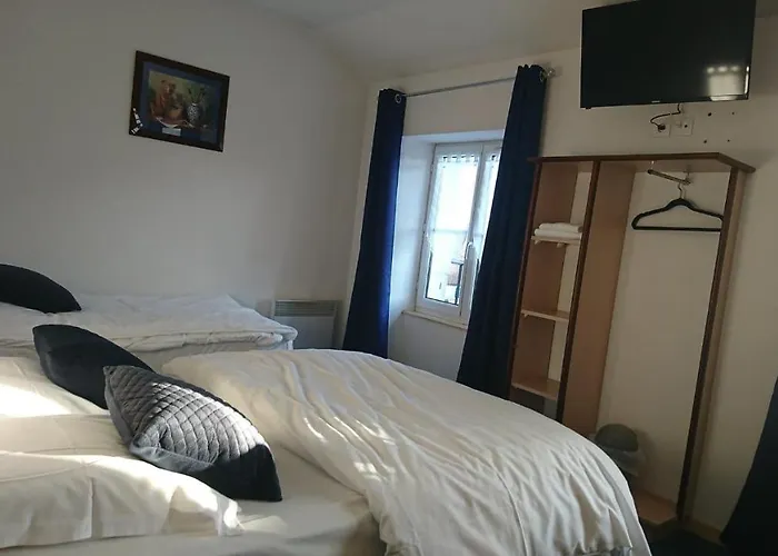 Les Deux Porches 2* Verrieres (Charente)