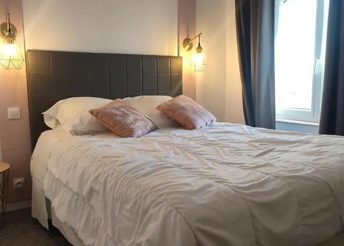 Les Deux Porches Verrieres (Charente)