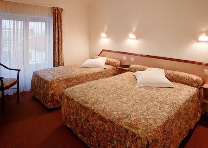 Les Deux Porches 2* Verrieres (Charente)