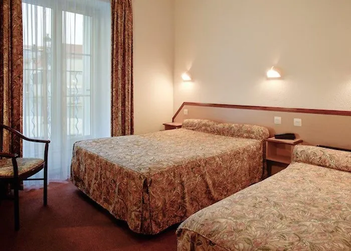 Les Deux Porches 2* Verrieres (Charente)