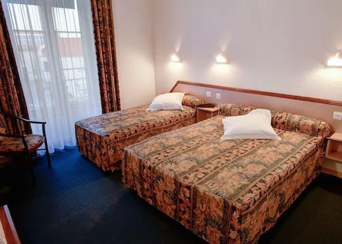 Les Deux Porches 2* Verrieres (Charente)