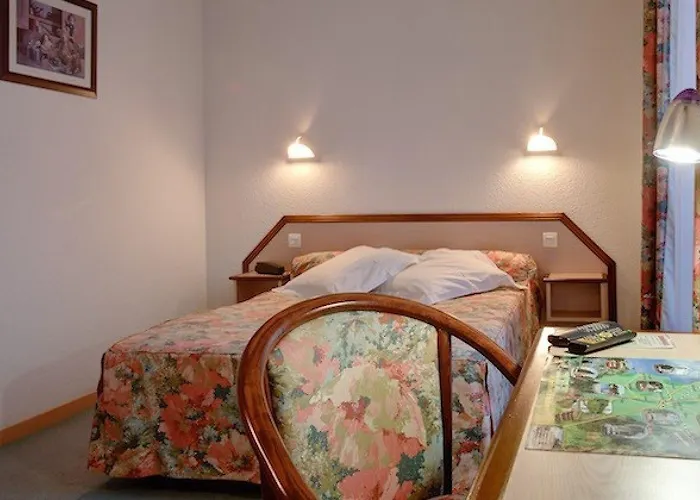 Les Deux Porches Verrieres (Charente)