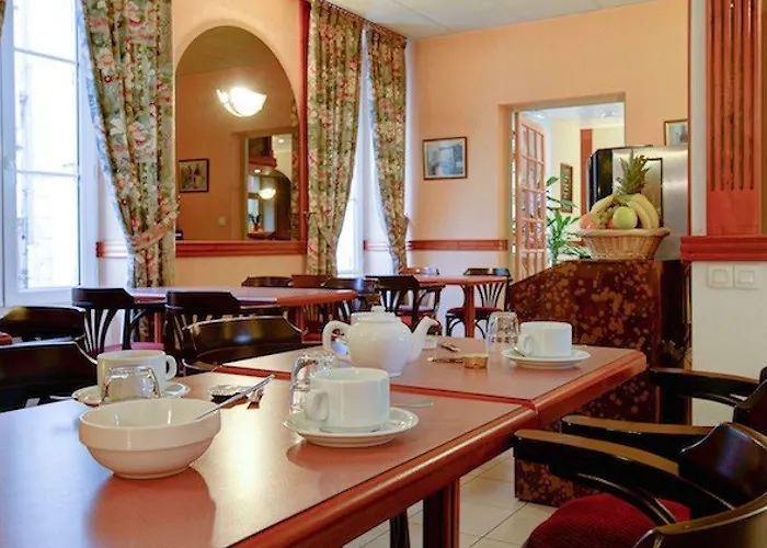 Les Deux Porches 2* Verrieres (Charente)