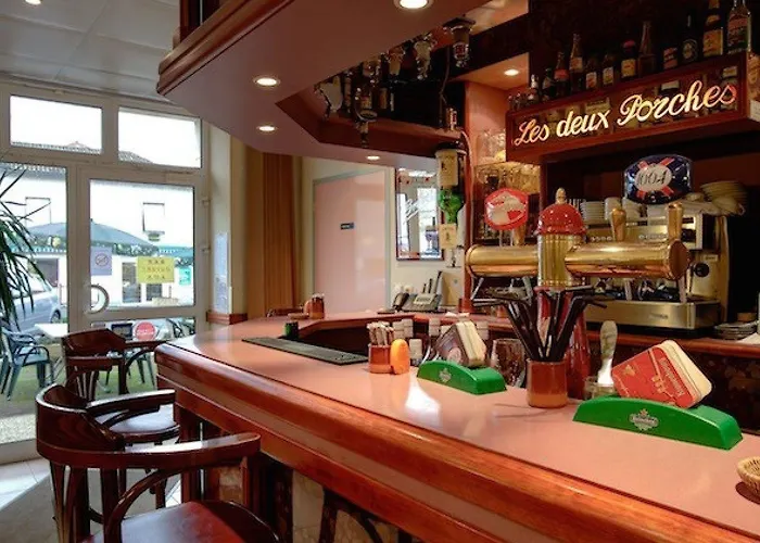 Les Deux Porches 2* Verrieres (Charente)