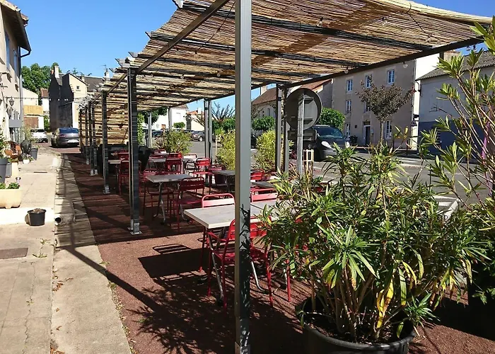 Les Deux Porches Verrieres (Charente)