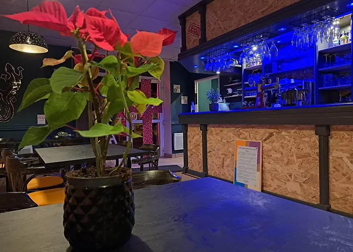 Otel Les Deux Porches Verrieres (Charente)