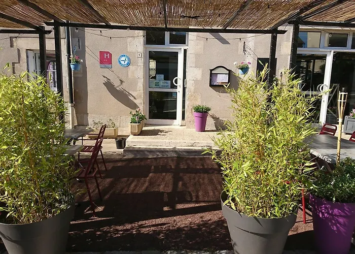 Les Deux Porches 2* Verrieres (Charente)