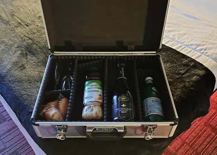 Otel Les Deux Porches Verrieres (Charente)