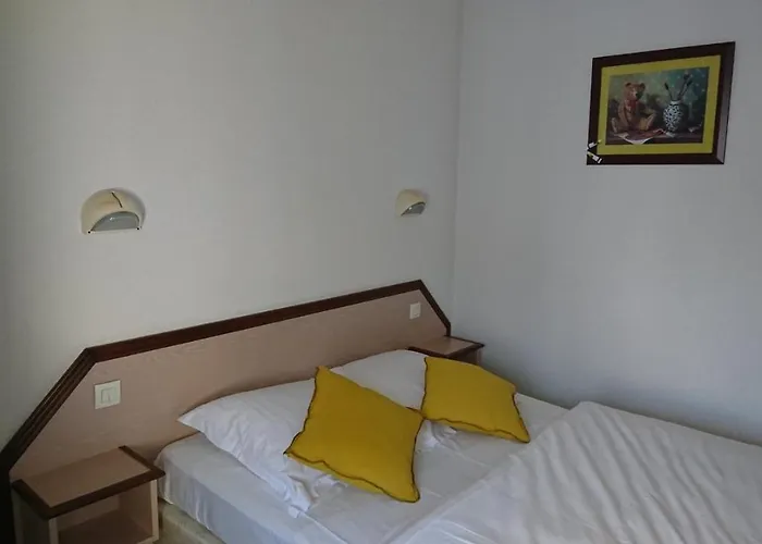 Les Deux Porches 2* Verrieres (Charente)